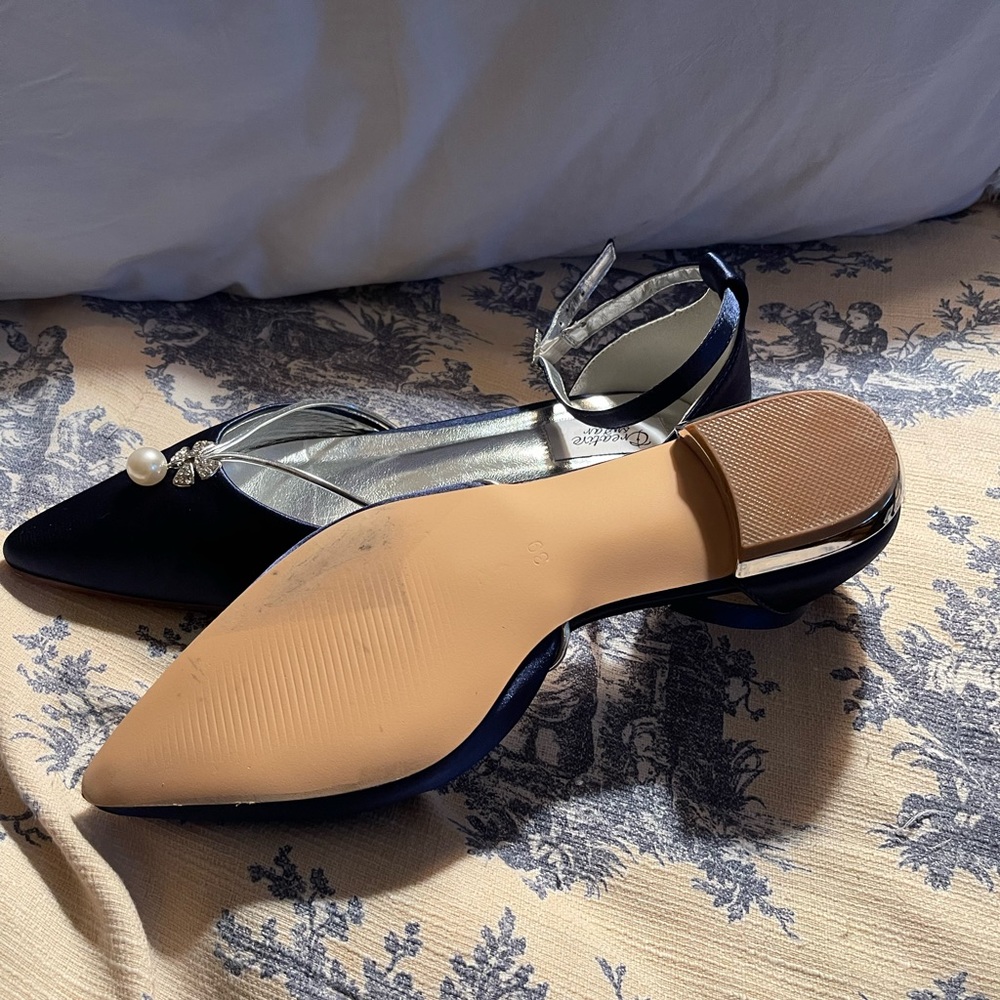 . Excellent condition, worn once for my son’s wedding.